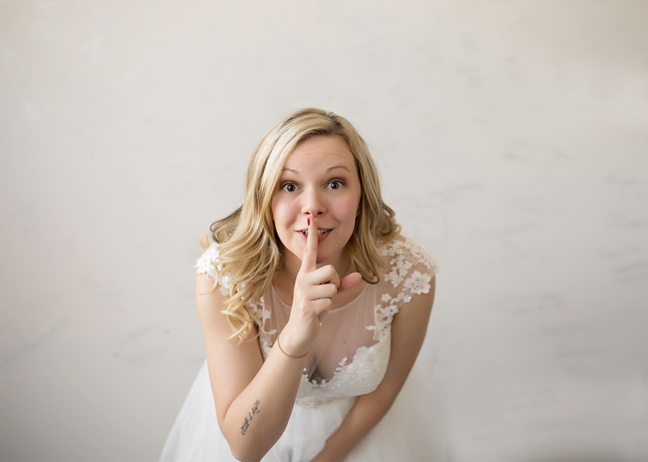 15 Things NOT To Say to a Bride That&#39;s Postponed Her Wedding. Desktop Image